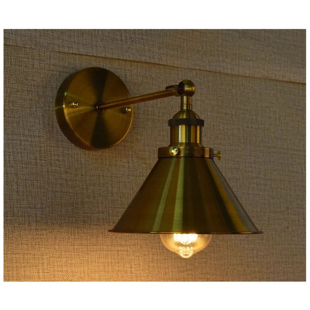 Goldene industrielle Vintage -Wandleuchte