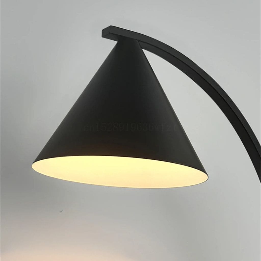 Moderne und einfache Tischlampe