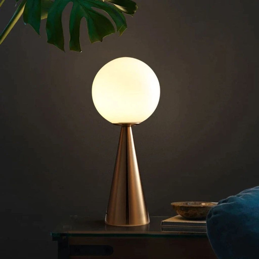 Postmoderne Tischlampe in Form eines Kegels