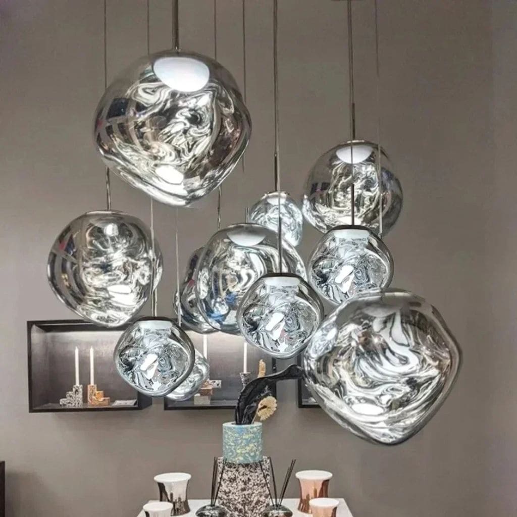 Moderne Pendelleuchte aus farbigem Glas